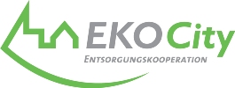 EKOCITY_LOGO Internet Das Logo der EkOCity GmbH besteht aus einem grauen und grünen Schriftzug und einer stilisierten Skyline.
